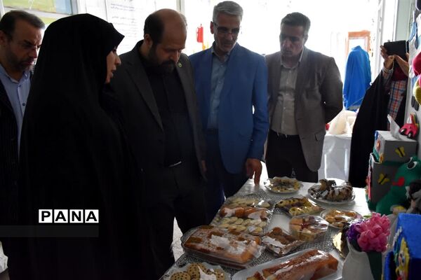 بازدید معاون وزیر و رئیس سازمان نهضت سوادآموزی از مرکز یاددهی نرجس
