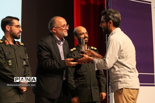 آیین اختتامیه و تجلیل از برگزیدگان اولین جشنواره روایت جهاد در قم