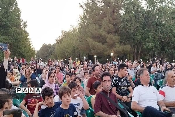 همایش پیاده‌روی دانش‌آموزان اصفهانی به‌مناسبت فر‌ارسیدن عید قربان