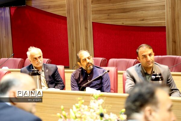 جلسه مدیران مدارس سمپاد با مدیرکل آموزش و پرورش شهرستان‌های استان تهران