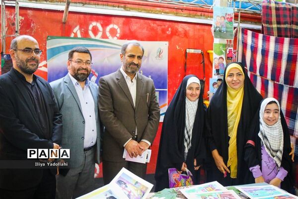 بازدید معاون پرورشی و فرهنگی شهر تهران از غرفه‌های دانش‌آموزی