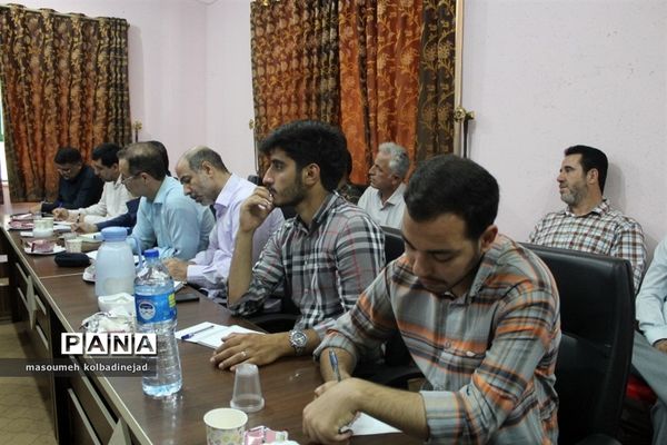 نشست مدیران مدارس در گلوگاه