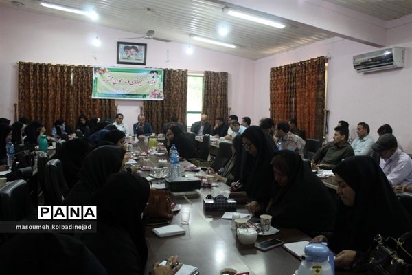 نشست مدیران مدارس در گلوگاه