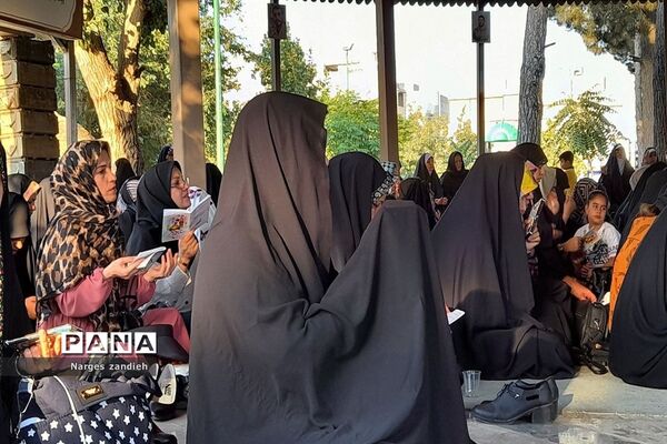 قرائت دعای پرفیض عرفه در بوستان شهدای گمنام ملارد