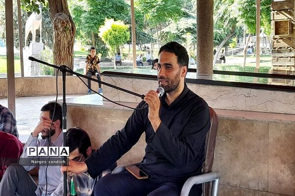 قرائت دعای پرفیض عرفه در بوستان شهدای گمنام ملارد