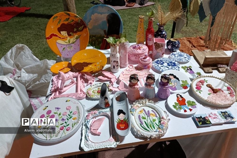 افتتاحیه غرفه‌های صنایع دستی در شهرستان‌قرچک