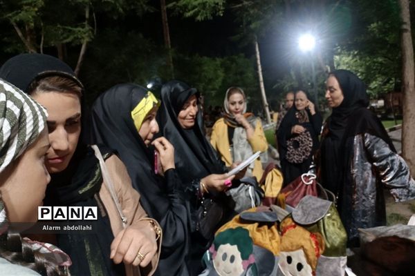 افتتاحیه غرفه‌های صنایع دستی در شهرستان‌قرچک