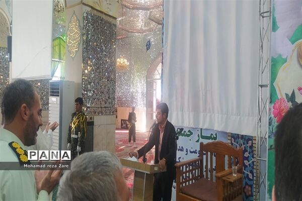 برپایی نماز عید قربان در امامزاده سید حمزه، کاشمر
