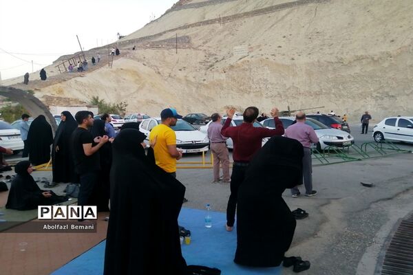حال و هوای مسجد جمکران و کوه خضر نبی در روز عرفه