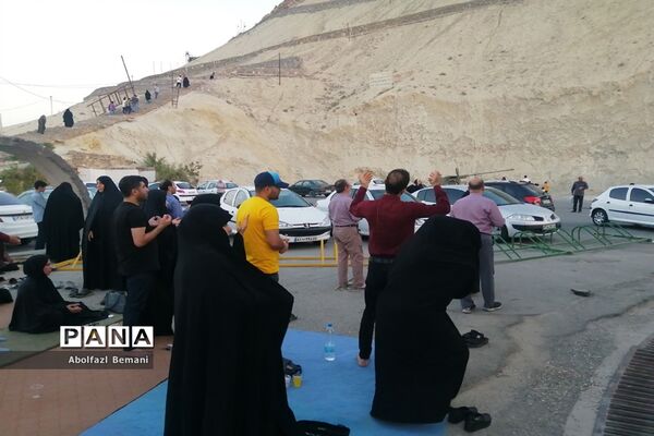 حال و هوای مسجد جمکران و کوه خضر نبی در روز عرفه