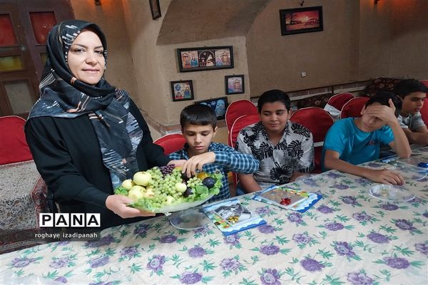 برگزاری جشن پایان سال تحصیلی کلاس ششمی‌ها در دبستان منتظرقائم خاتم