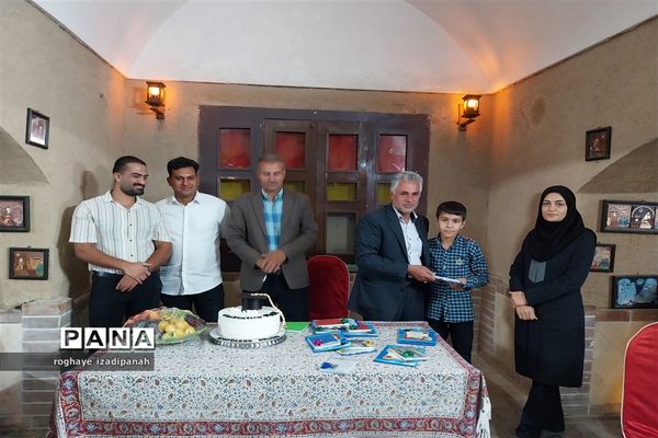 برگزاری جشن پایان سال تحصیلی کلاس ششمی‌ها در دبستان منتظرقائم خاتم