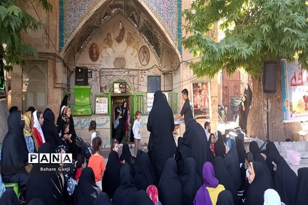 قرائت دعای عرفه در جوار حرم امامزاده سلطان نورالدین اردکان