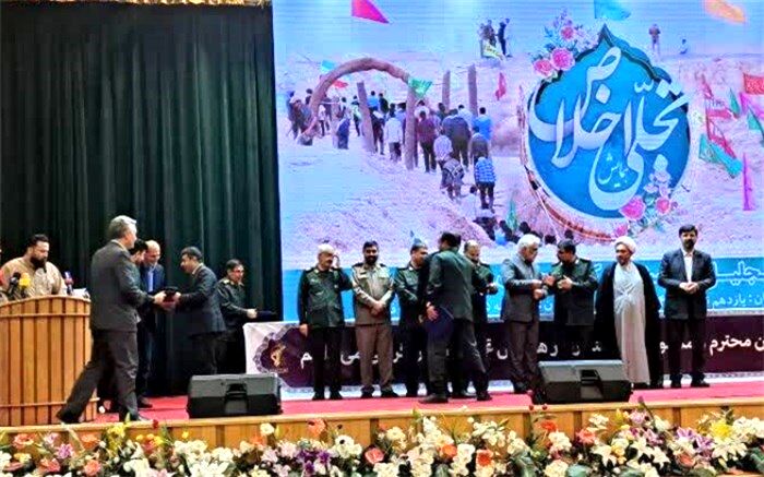 مدیرکل آموزش و پرورش آذربایجان‌غربی در همایش ملی «تجلی اخلاص» مورد تقدیر قرار گرفت
