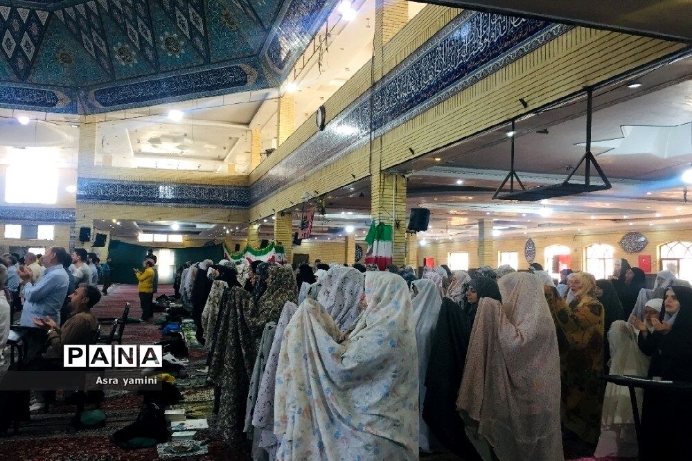 نماز عید قربان در مصلی صاحب‌الزمان شهرستان بهارستان