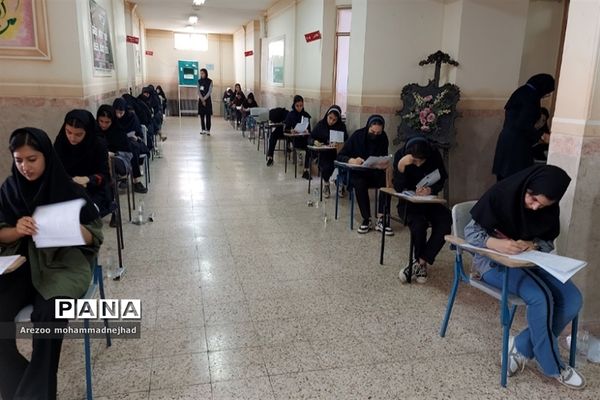 برگزاری آزمون نمونه‌دولتی در هنرستان‌ کمال شهرستان‌ قرچک