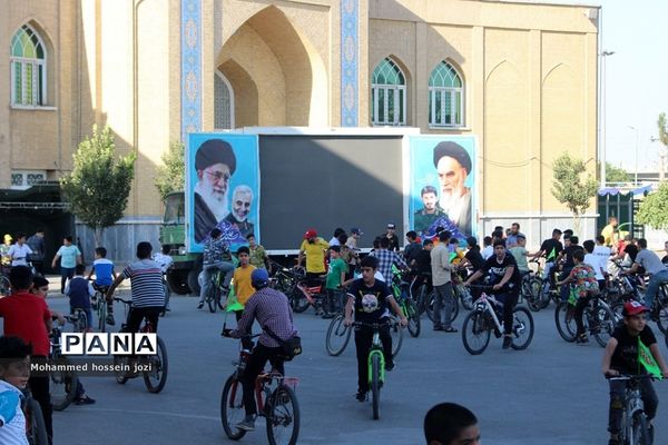 همایش دوچرخه‌سواری «پدر و پسری» در قم