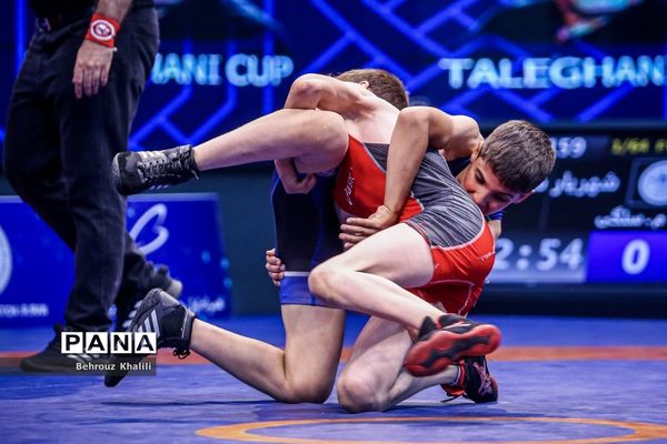 اولین جشنواره کشتی آزاد خردسالان جام پهلوانک‌ها