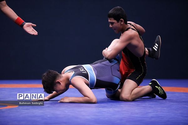 روز پایانی اولین جشنواره کشتی آزاد خردسالان جام پهلوانک‌ها