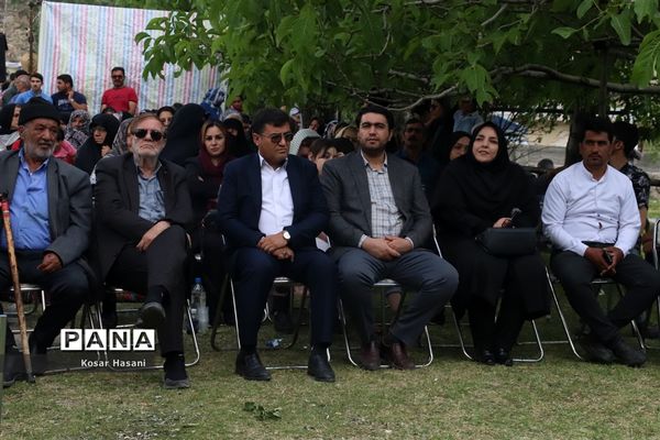 برداشت رز دمشقی در روستای عنصرود تبریز