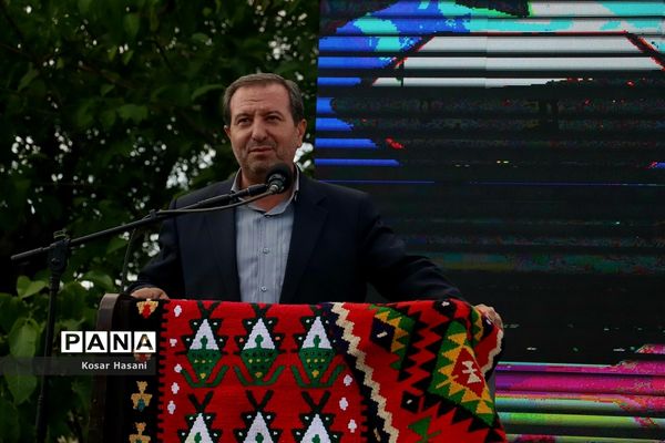 برداشت رز دمشقی در روستای عنصرود تبریز