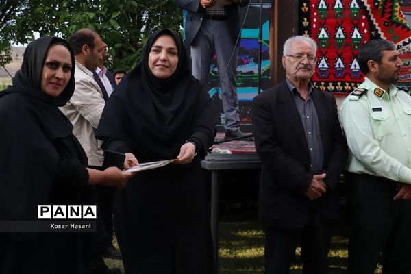 برداشت رز دمشقی در روستای عنصرود تبریز