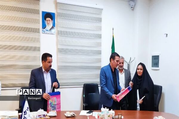 نشست غیرعلنی هیات رئیسه مجلس دانش‌آموزی شهرستان بافق با شهردار و اعضای شورای شهر
