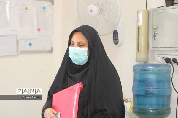 بازدید معاون پژوهش، برنامه‌ریزی و توسعه منابع انسانی آموزش و پرورش استان بوشهر از روند بررسی مدارک آزمون استخدامی