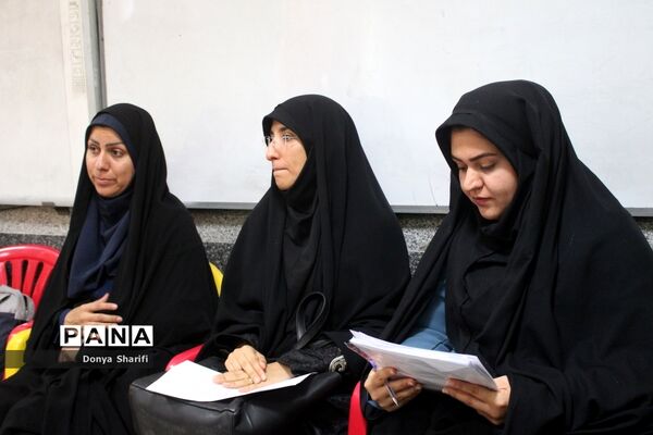 بازدید معاون پژوهش، برنامه‌ریزی و توسعه منابع انسانی آموزش و پرورش استان بوشهر از روند بررسی مدارک آزمون استخدامی