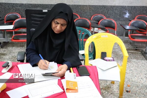 بازدید معاون پژوهش، برنامه‌ریزی و توسعه منابع انسانی آموزش و پرورش استان بوشهر از روند بررسی مدارک آزمون استخدامی
