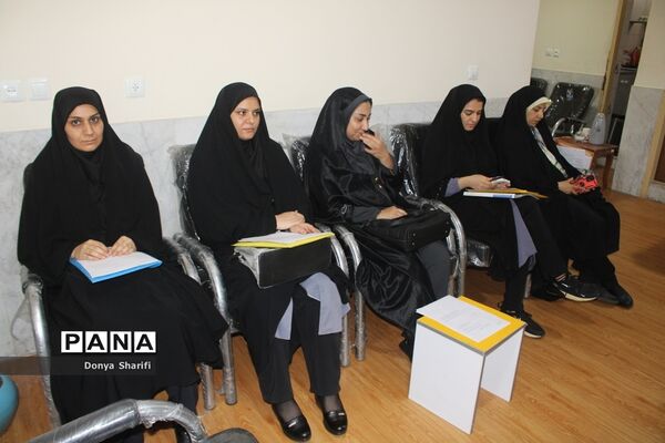 بازدید معاون پژوهش، برنامه‌ریزی و توسعه منابع انسانی آموزش و پرورش استان بوشهر از روند بررسی مدارک آزمون استخدامی