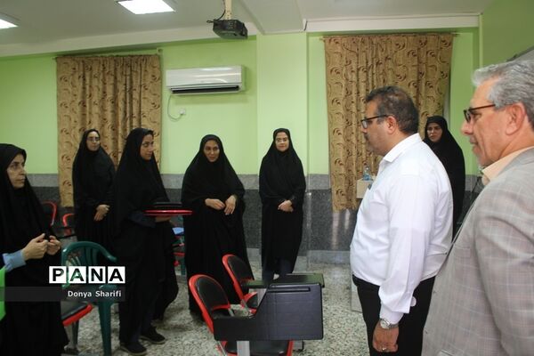 بازدید معاون پژوهش، برنامه‌ریزی و توسعه منابع انسانی آموزش و پرورش استان بوشهر از روند بررسی مدارک آزمون استخدامی