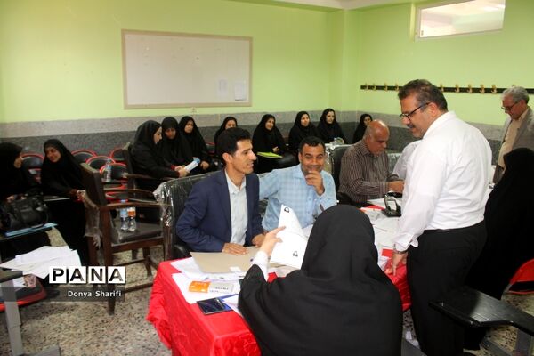 بازدید معاون پژوهش، برنامه‌ریزی و توسعه منابع انسانی آموزش و پرورش استان بوشهر از روند بررسی مدارک آزمون استخدامی
