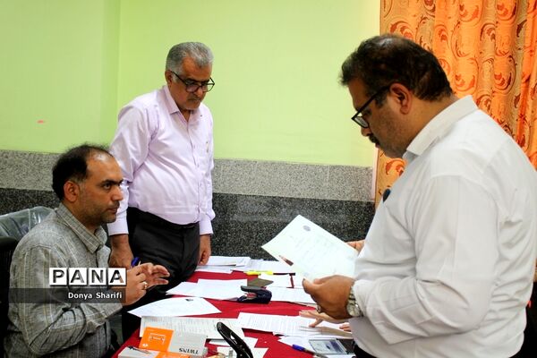 بازدید معاون پژوهش، برنامه‌ریزی و توسعه منابع انسانی آموزش و پرورش استان بوشهر از روند بررسی مدارک آزمون استخدامی