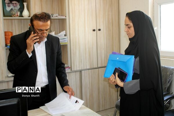 بازدید معاون پژوهش، برنامه‌ریزی و توسعه منابع انسانی آموزش و پرورش استان بوشهر از روند بررسی مدارک آزمون استخدامی