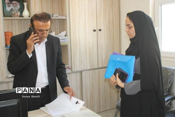 بازدید معاون پژوهش، برنامه‌ریزی و توسعه منابع انسانی آموزش و پرورش استان بوشهر از روند بررسی مدارک آزمون استخدامی