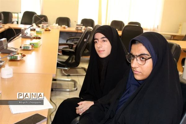 نشست دانش‌آموزان مجلس دانش‌آموزی با مسئولان سازمان دانش‌آموزی شهر تهران