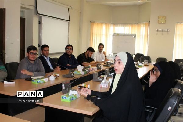 نشست دانش‌آموزان مجلس دانش‌آموزی با مسئولان سازمان دانش‌آموزی شهر تهران