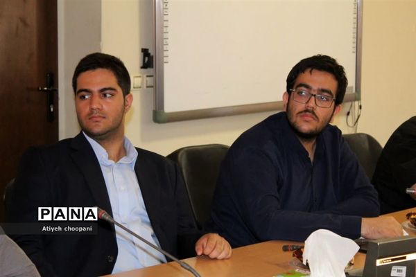 نشست دانش‌آموزان مجلس دانش‌آموزی با مسئولان سازمان دانش‌آموزی شهر تهران