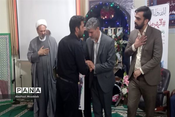 مراسم ترحیم دانش‌آموز قهرمان کاشمری