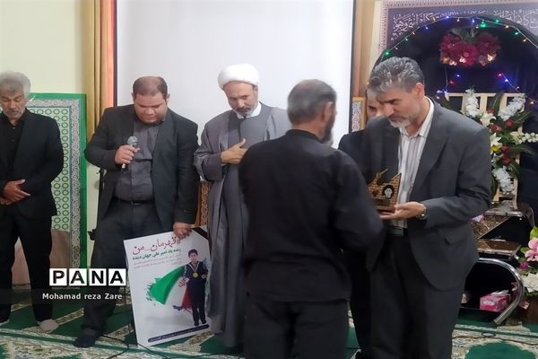 مراسم ترحیم دانش‌آموز قهرمان کاشمری