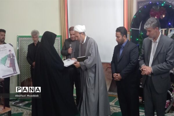مراسم ترحیم دانش‌آموز قهرمان کاشمری