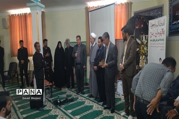 مراسم ترحیم دانش‌آموز قهرمان کاشمری