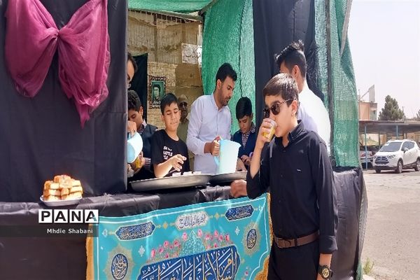 مراسم ترحیم دانش‌آموز قهرمان کاشمری