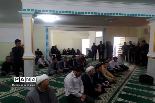 مراسم ترحیم دانش‌آموز قهرمان کاشمری