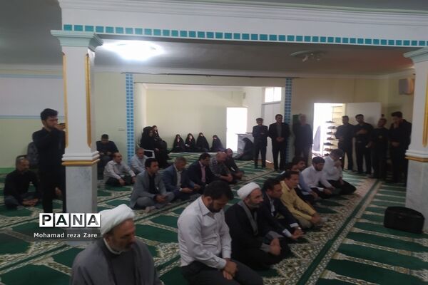 مراسم ترحیم دانش‌آموز قهرمان کاشمری
