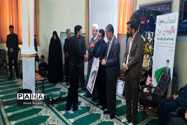 مراسم ترحیم دانش‌آموز قهرمان کاشمری