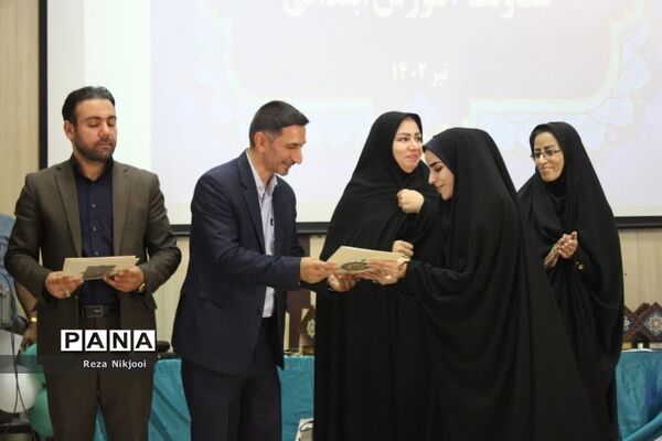 آیین اختتامیه طرح‌ها و برنامه‌های معاونت آموزش ابتدایی ناحیه یک بهارستان