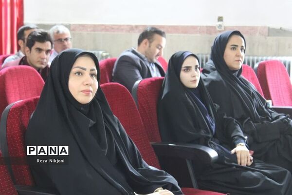 آیین اختتامیه طرح‌ها و برنامه‌های معاونت آموزش ابتدایی ناحیه یک بهارستان