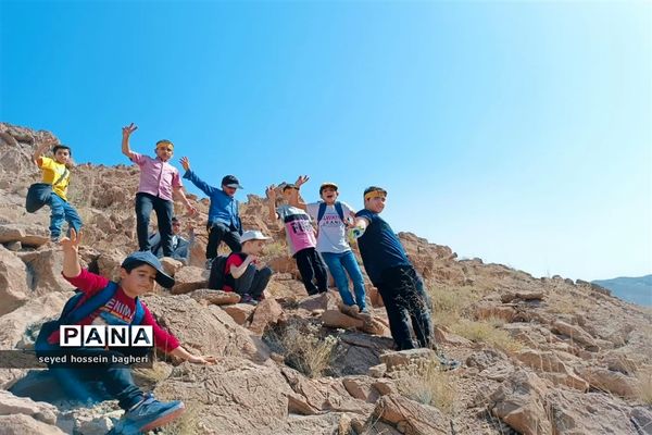 کوهپیمایی دانش‌آموزان اشکذری به یاد ۶۶ کودک شهید سانحه تروریستی هواپیمایی ایرباس سال ۱۳۶۷